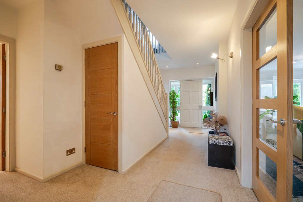 Property photo 3 of 38