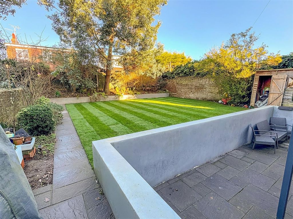 Additional image 4 of 6 bed semi-detached house for saleEast Ham Road, Littlehampton BN17
