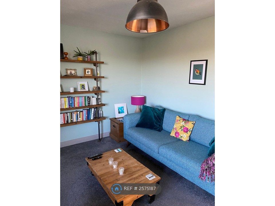 Property photo 1 of 8 Lounge