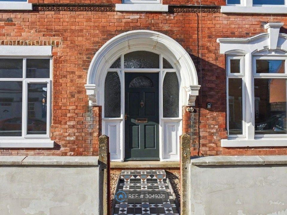Property photo 3 of 32