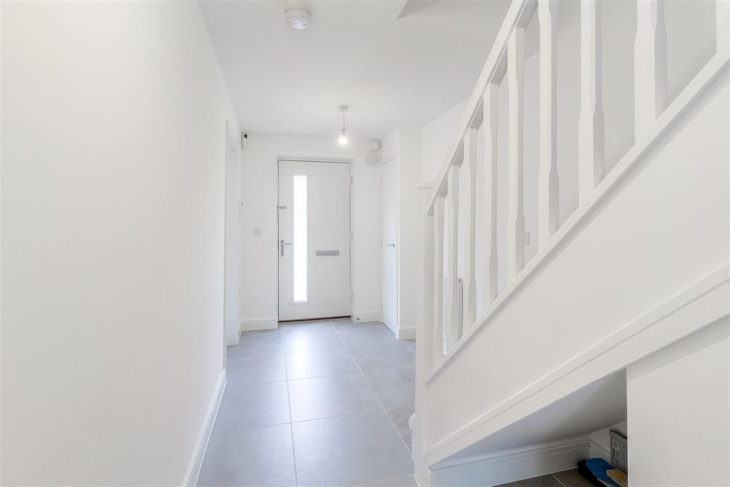 Property photo 2 of 15 Fitzhugh Rise - Entrance