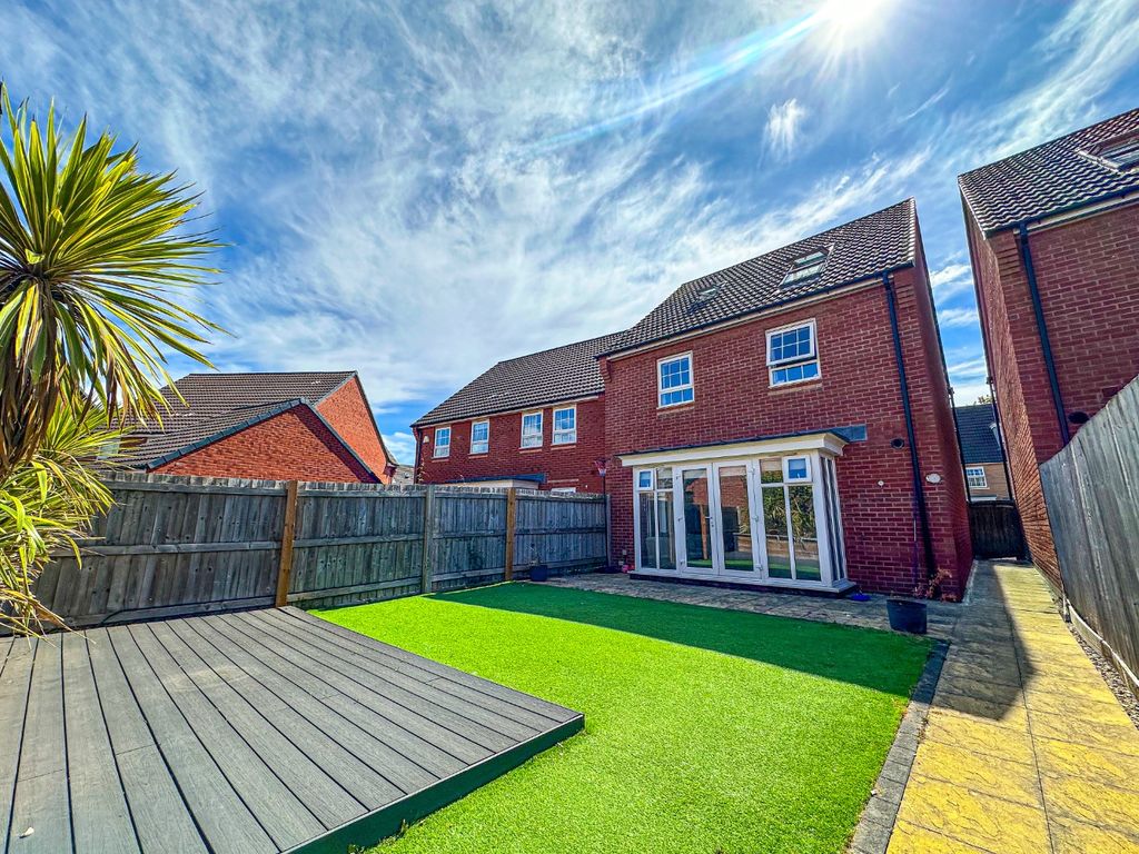 Property photo 2 of 25 5355392