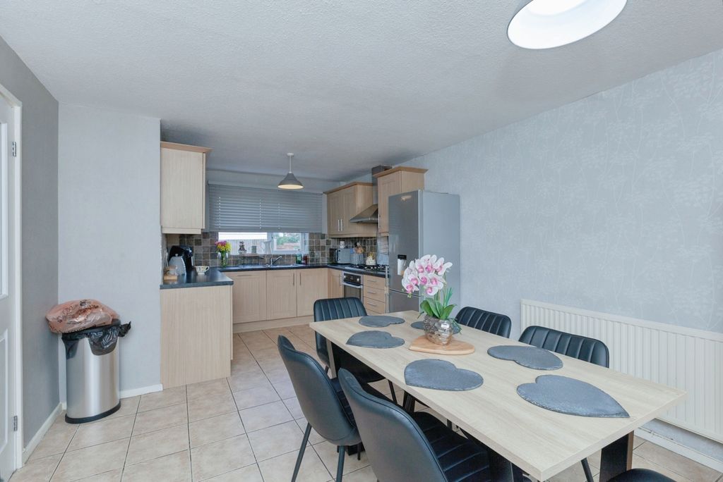 Property photo 3 of 17 Kitchen/Diner