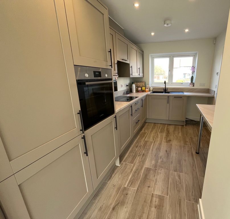 Property photo 3 of 12 Kitchen