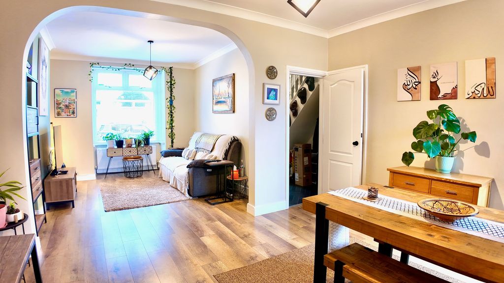 Property photo 2 of 32