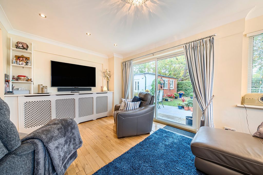 Property photo 3 of 20 Reception