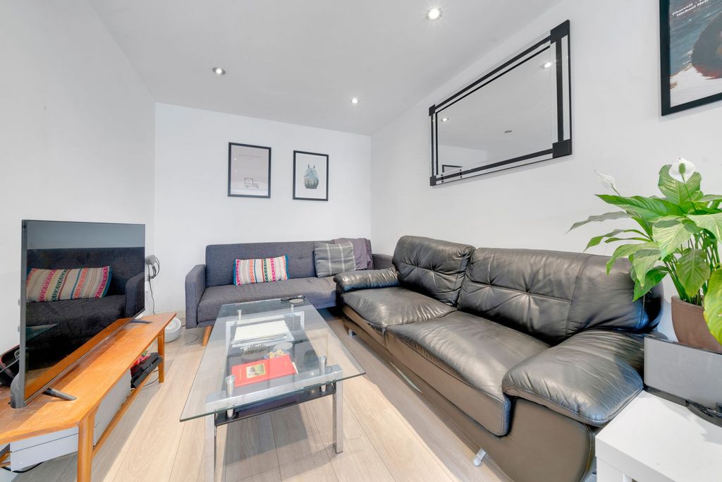 Property photo 2 of 10 Open-Plan Kitchen/Lounge