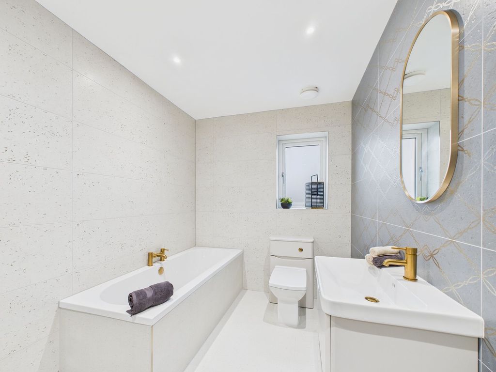 Property photo 3 of 34