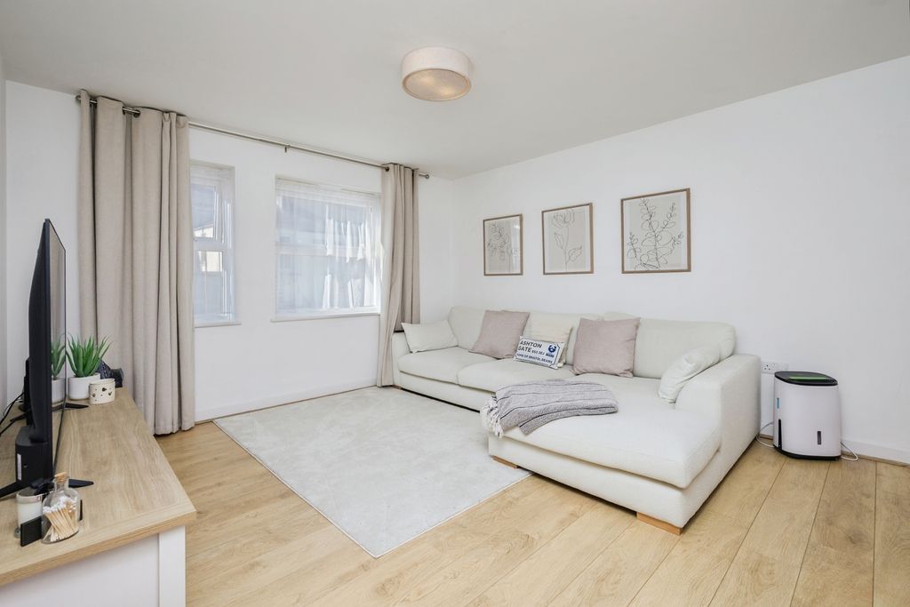 Property photo 3 of 12 Pbox-Img.Jpg
