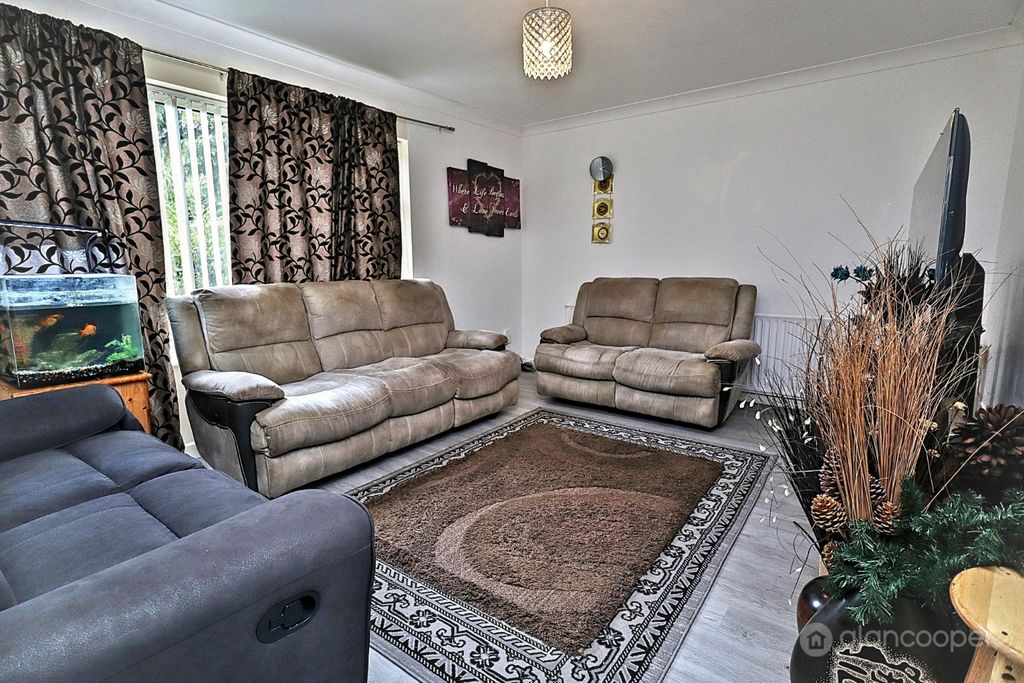 Property photo 3 of 17 4984543