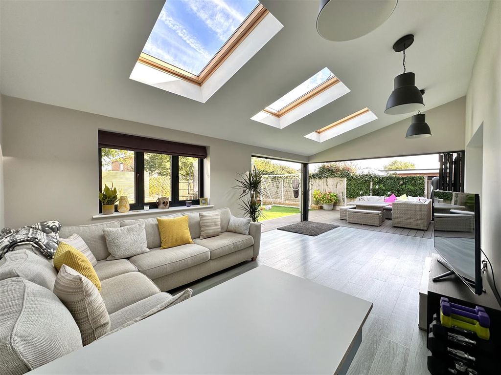 Property photo 2 of 24 Superb Extended Family Room 336