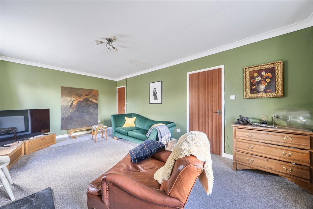 Property photo 3 of 17 Sitting Room