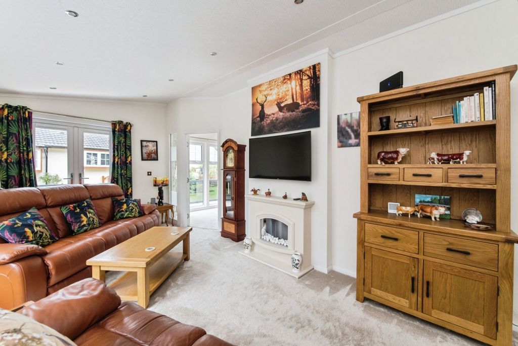 Property photo 3 of 22 Pbox-Img.Jpg