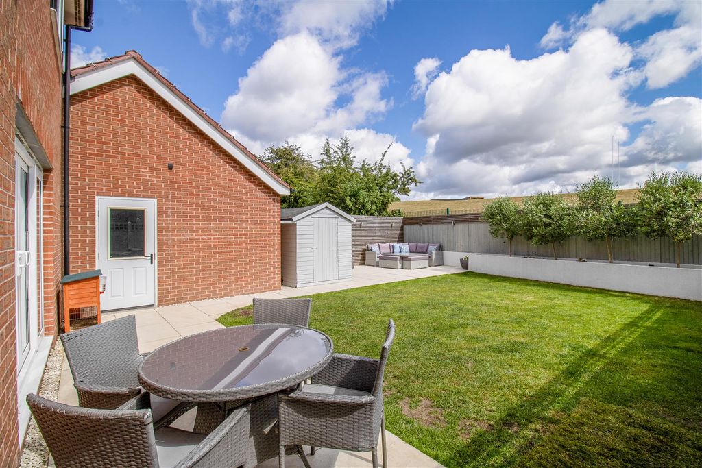 Property photo 2 of 15 Outside