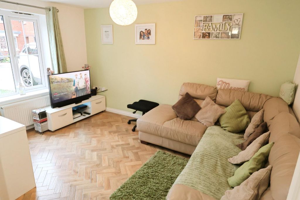 Property photo 2 of 10 Living Room