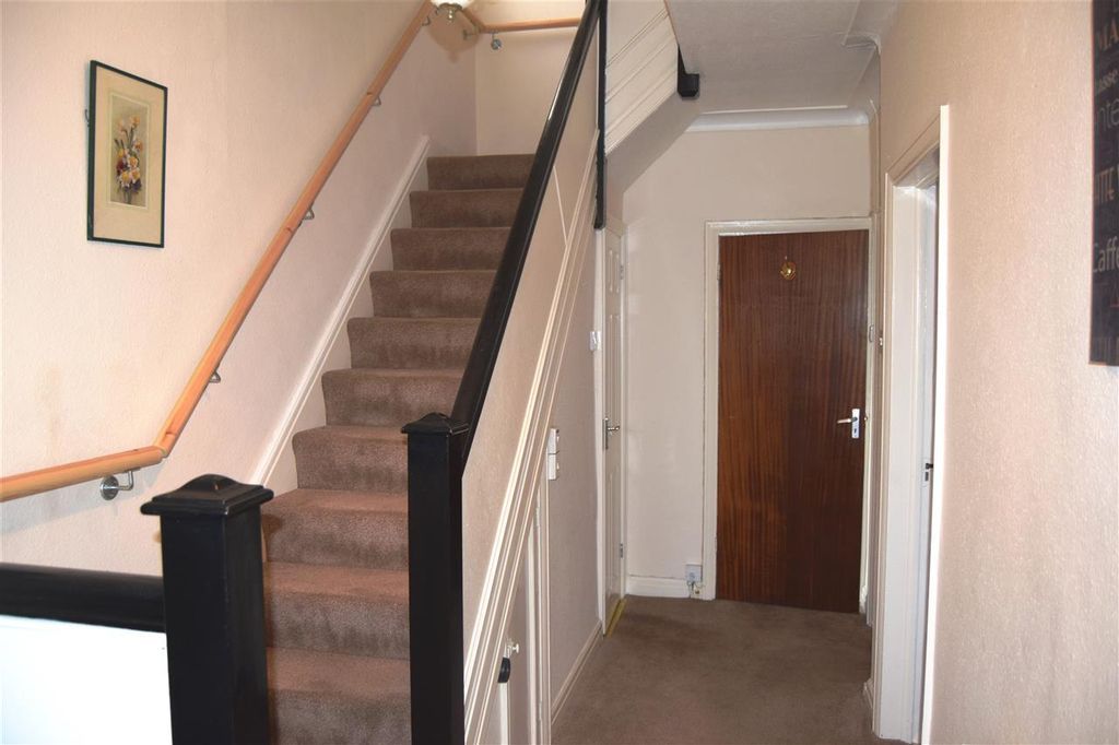 Property photo 2 of 8 Gallery