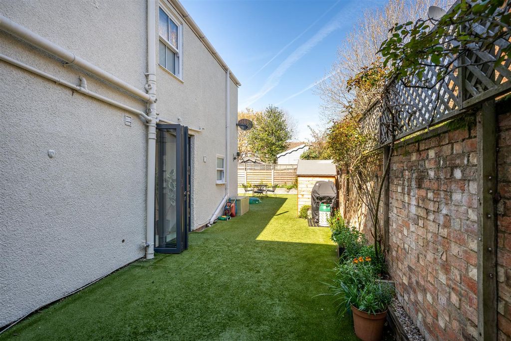 Additional image 23 of 5 bed semi-detached house for saleCastle Road, Bedford MK40