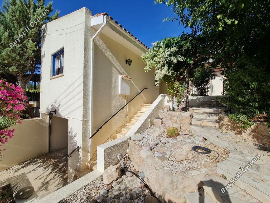 Property photo 3 of 64