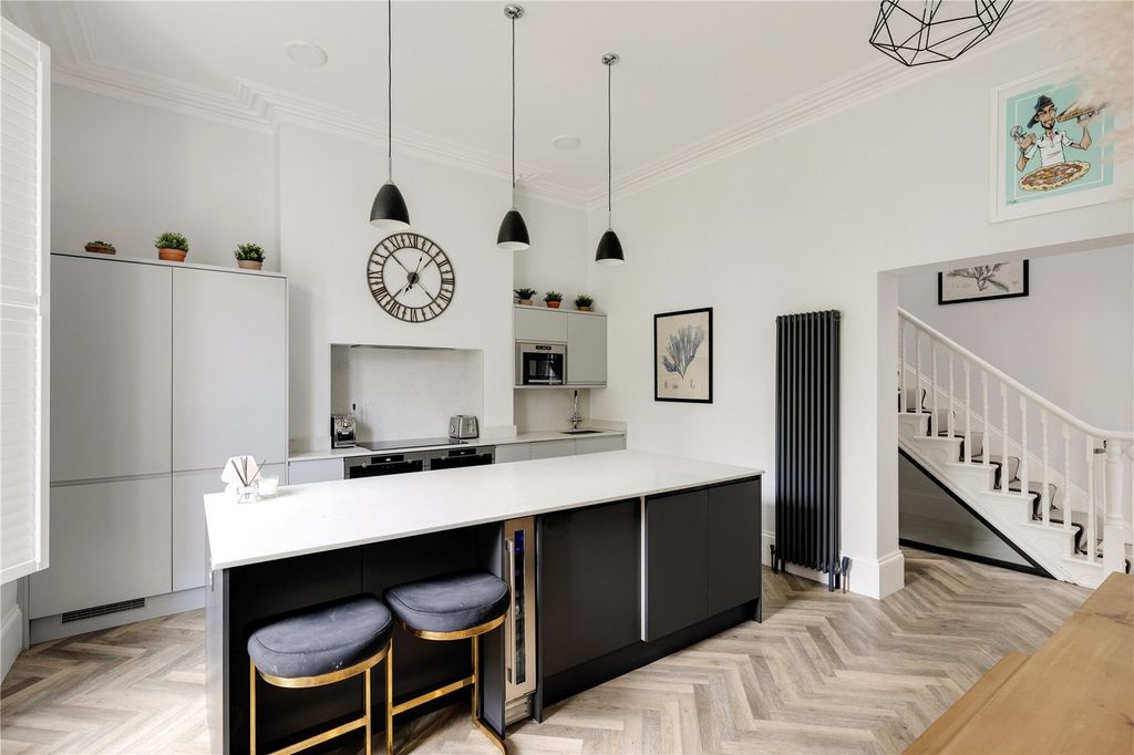 Property photo 3 of 14 Kitchen