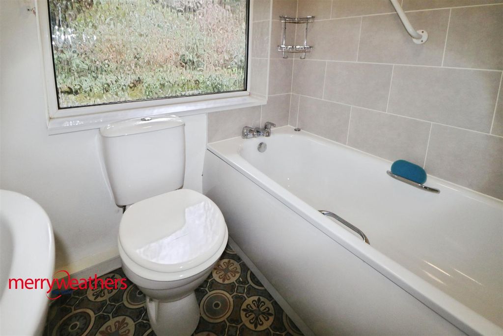 Property photo 3 of 9 Bathroom