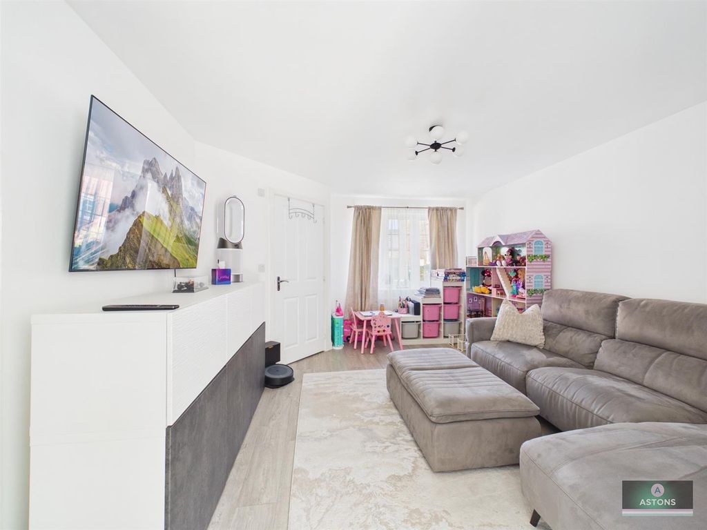 Property photo 2 of 14 Cam02067G0-Pr0352-Still005.Jpg