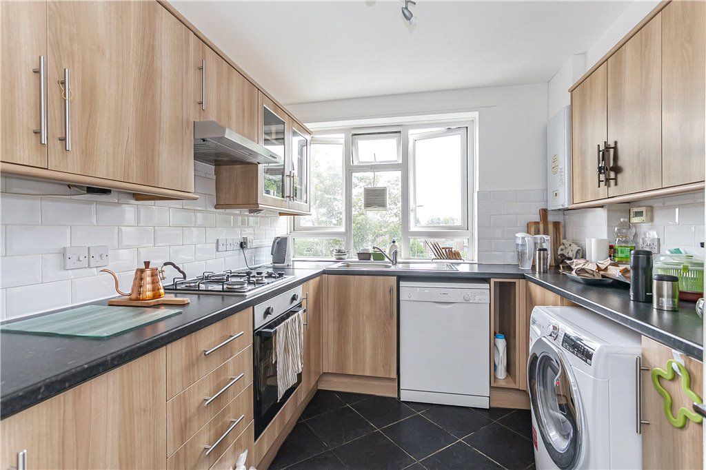 Property photo 3 of 11 Kitchen