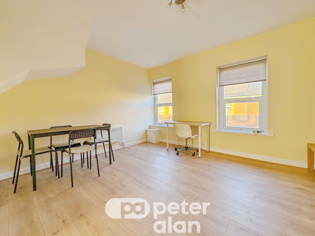 Property photo 3 of 11 Living Room