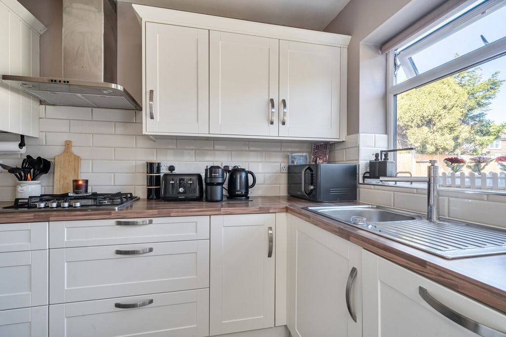 Property photo 3 of 20 Kitchen