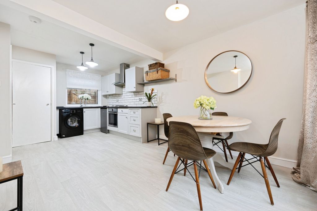 Property photo 3 of 16 Kitchen