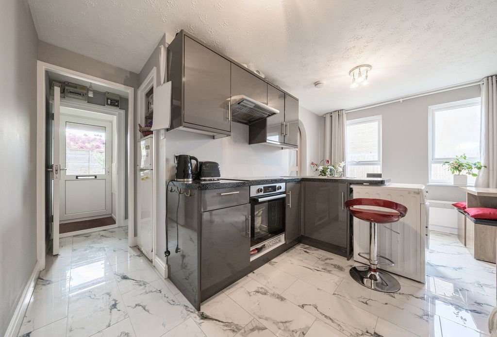 Property photo 2 of 9 1306176-1-68499c2...