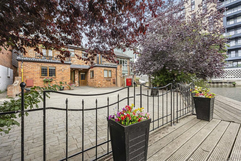 Property photo 1 of 19