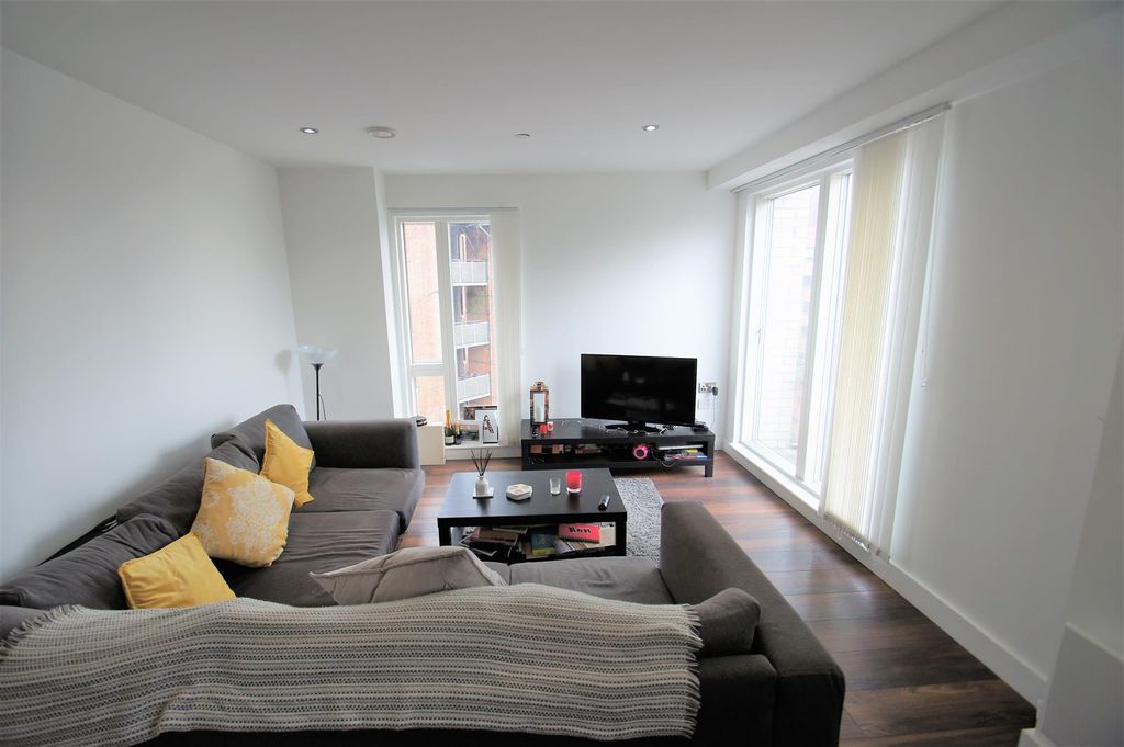 Property photo 2 of 23