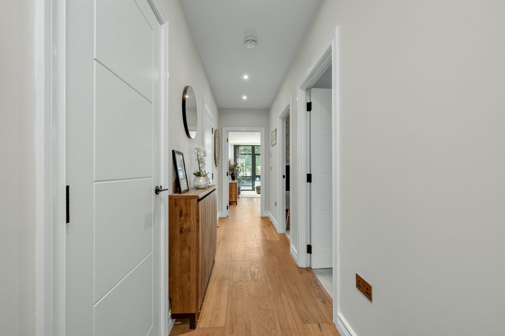 Property photo 3 of 12 Entrance Hall