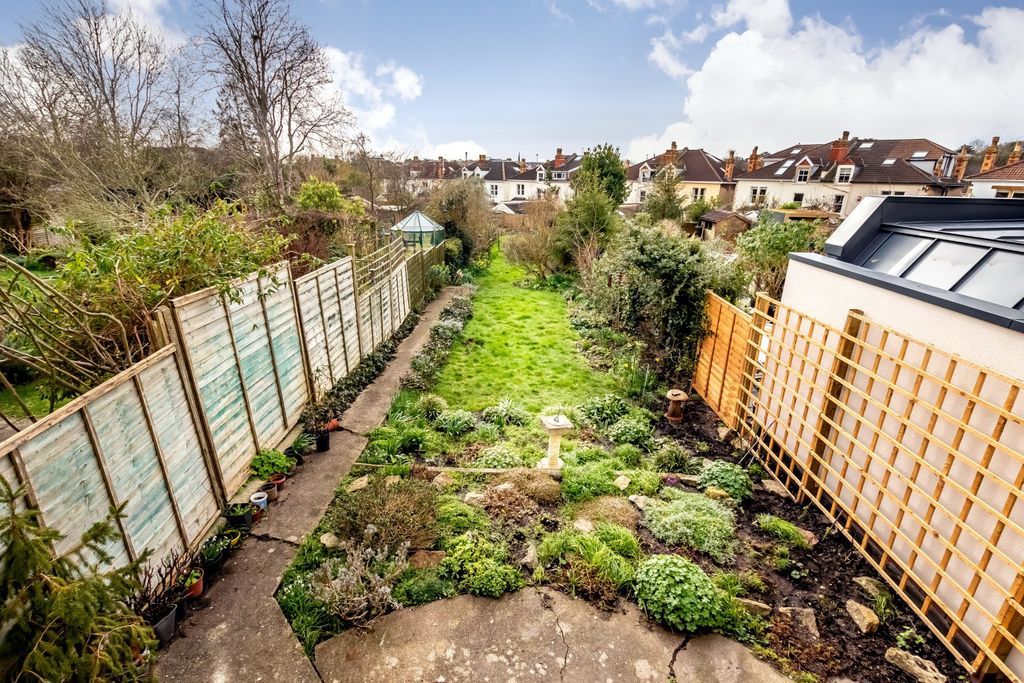 Property photo 3 of 14 Garden