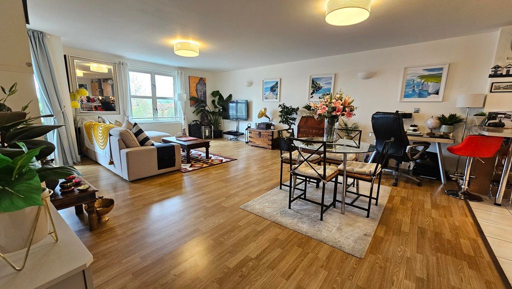 Property photo 3 of 16