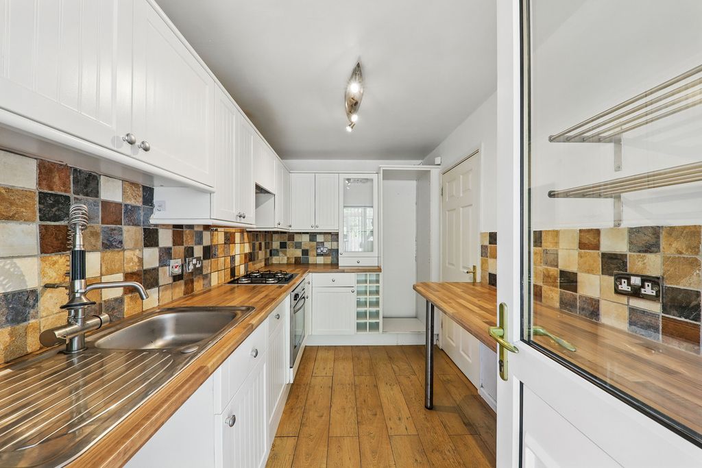 Property photo 3 of 21