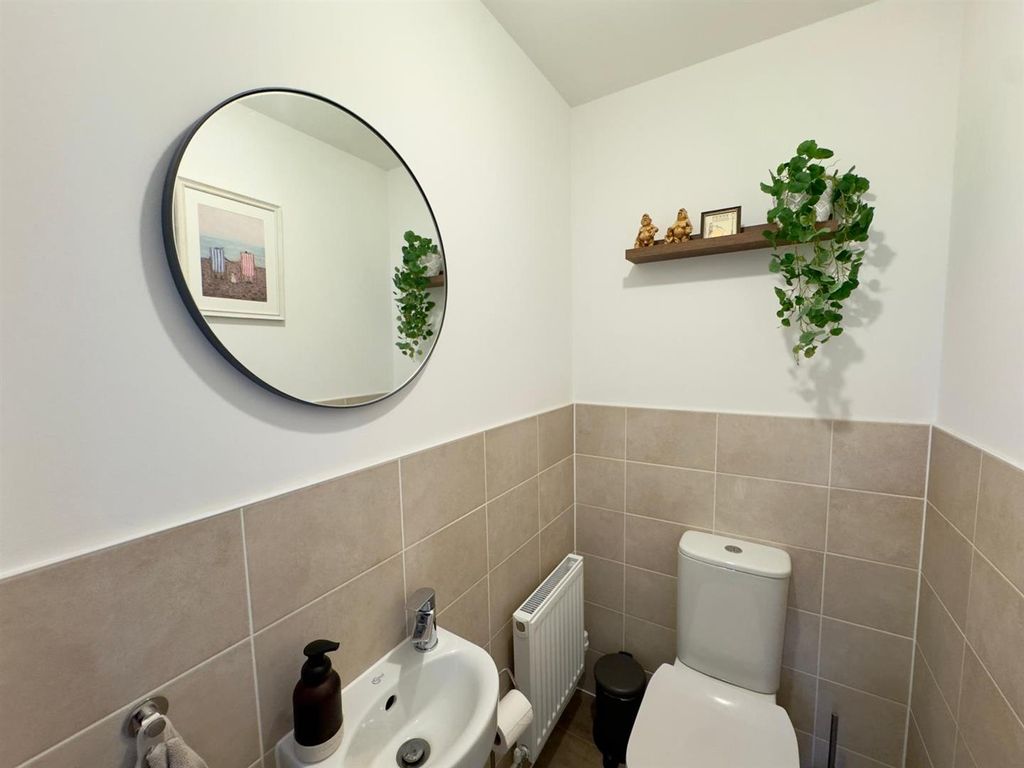 Additional image 12 of 3 bed detached house for saleWebb Close, Hook RG27