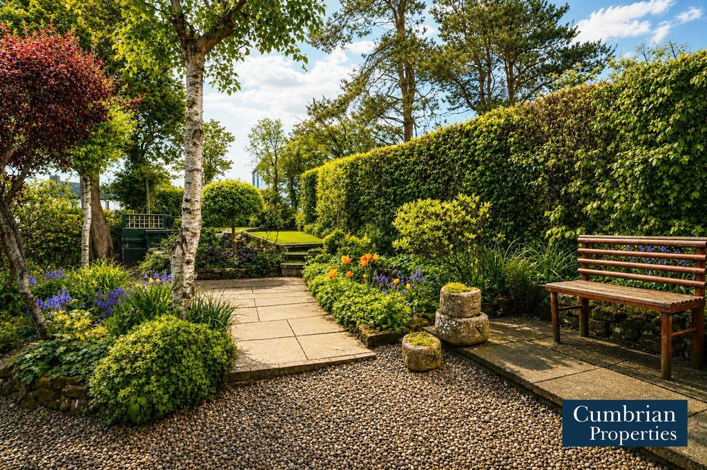 Property photo 2 of 26 Rear Gardens