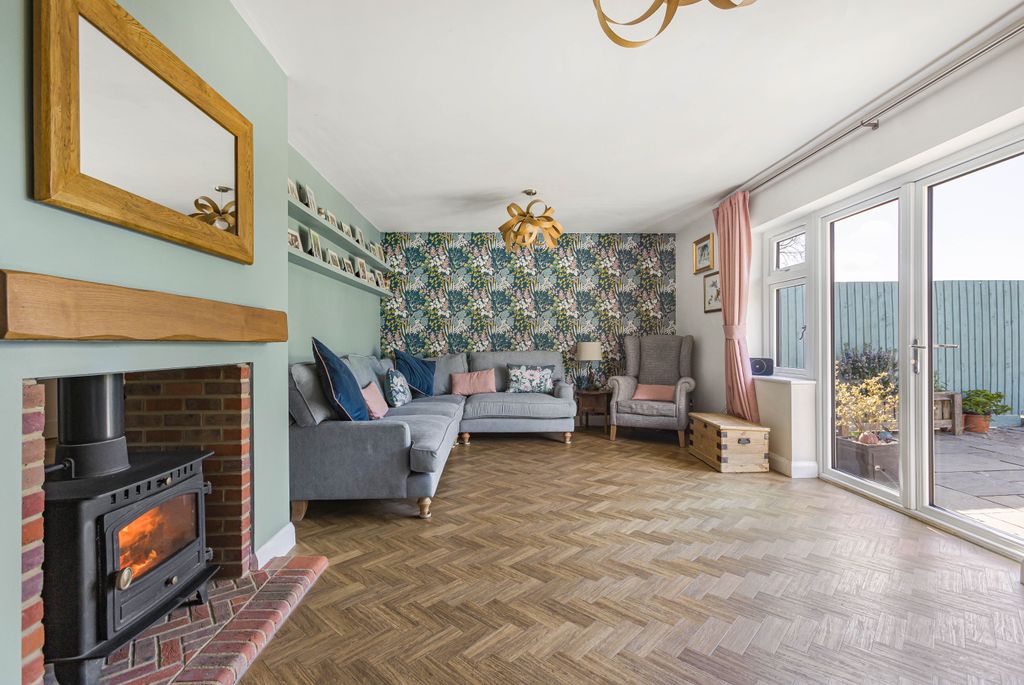 Property photo 3 of 27 Living Room