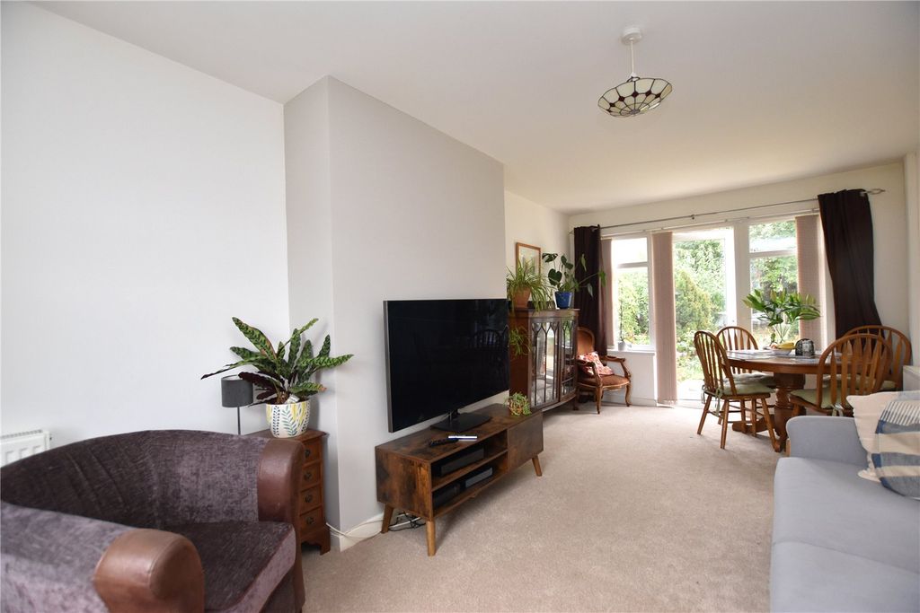 Property photo 2 of 17 Lounge