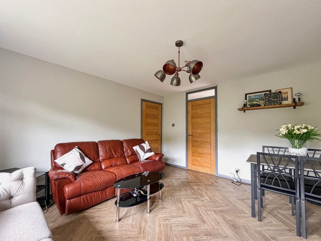 Property photo 3 of 11 4365734