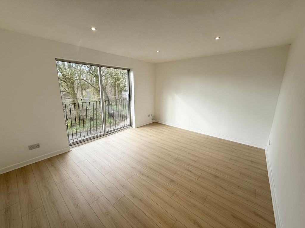 Property photo 2 of 8 2