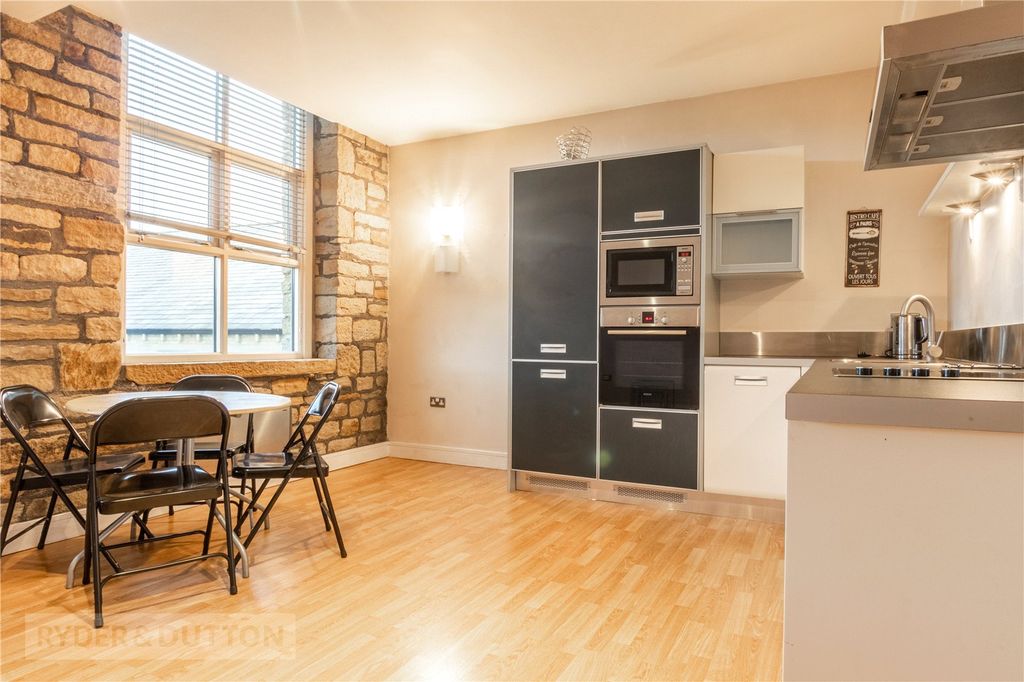Property photo 2 of 12 Kitchen/Living