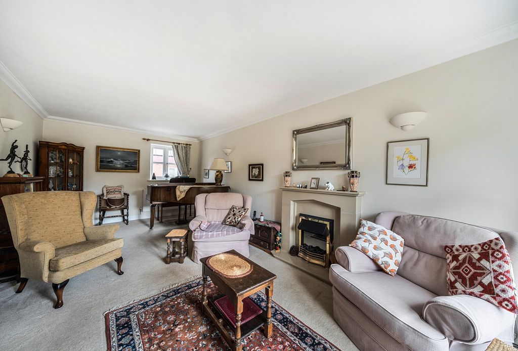 Property photo 2 of 9 1324922-9-6889E67...