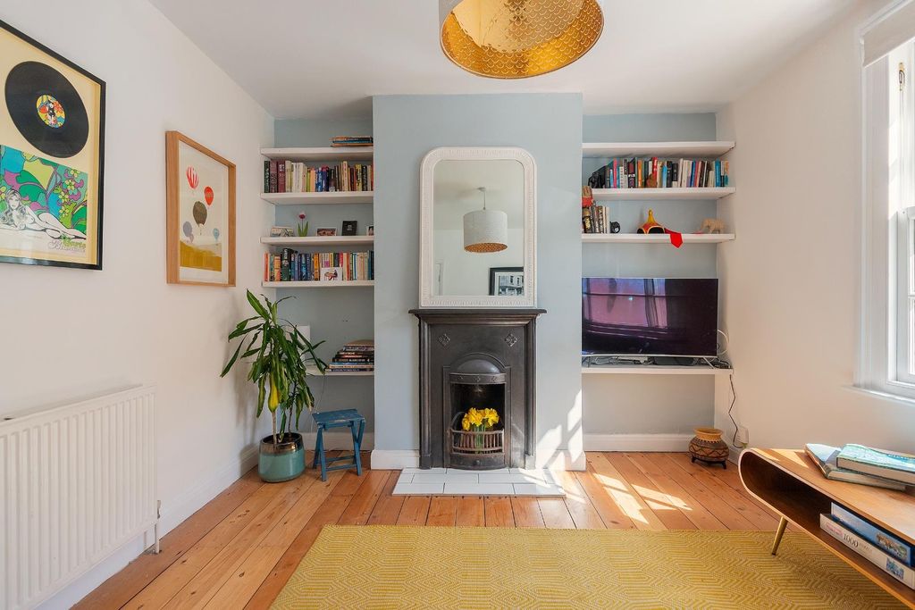 Property photo 1 of 31 3S5Ssw - Living Room A.Jpg