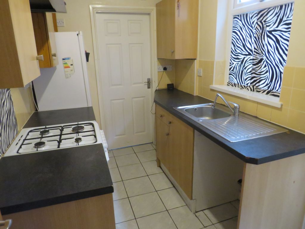 Property photo 3 of 9 Kitchen