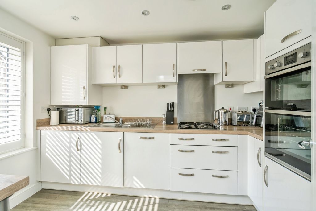 Property photo 3 of 11 Pbox-Img.Jpg