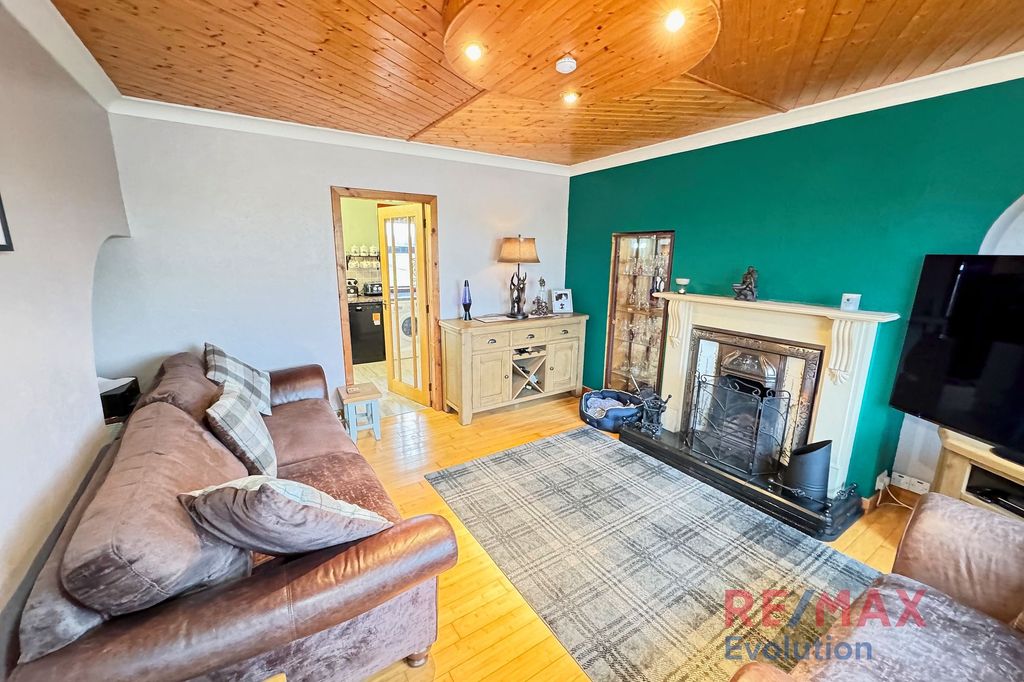 Property photo 2 of 19 Lounge