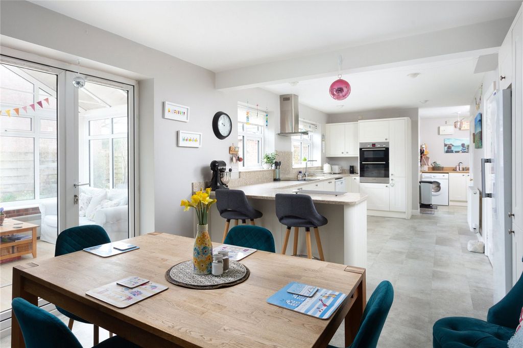 Property photo 2 of 19 Photos