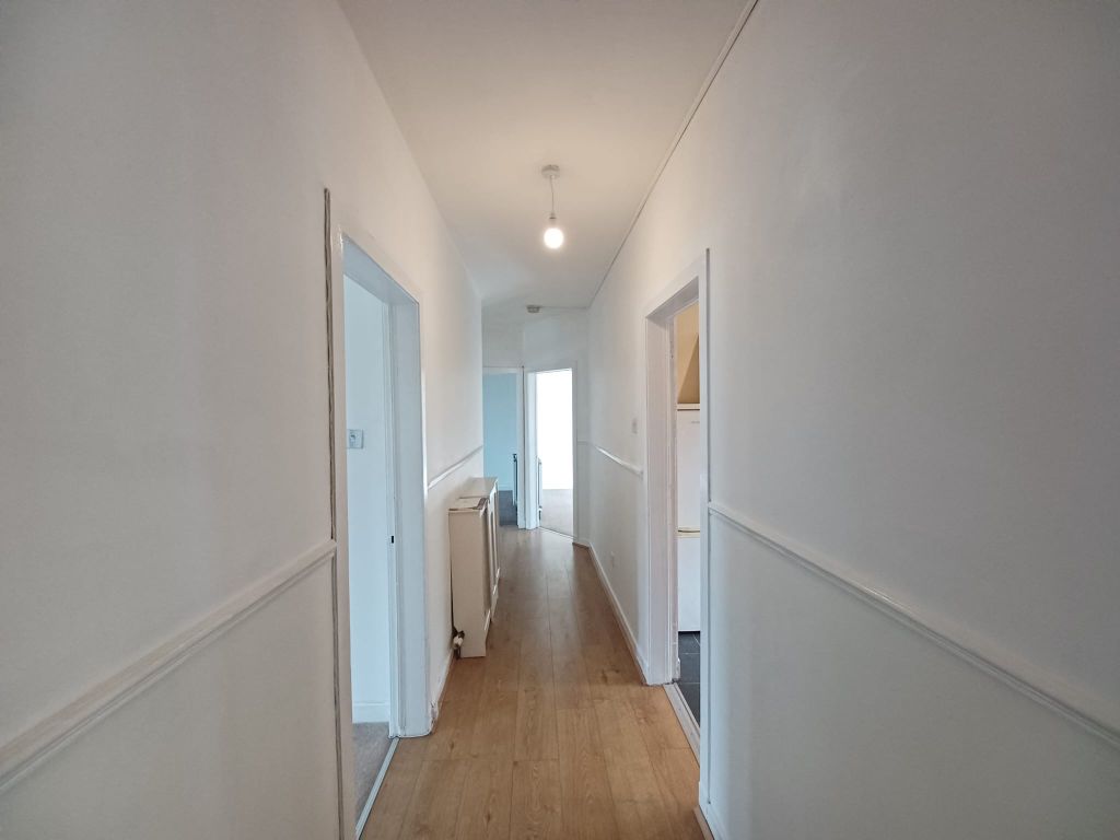 Property photo 2 of 10 Hallway